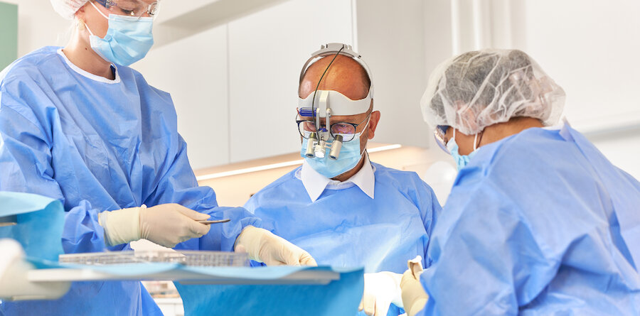 Behandlung durch Dr. Peter Ghaussy